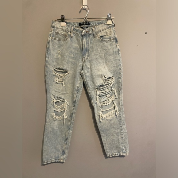 Mom Jean Size 4 Light Wash Small Ripped Jeans‎ - Picture 1 of 7